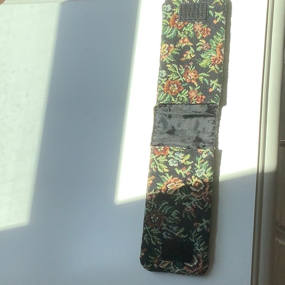 TAPESTRY GLASS CASE FOR TWO PAIR - Picture 2 of 5